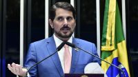 Moraes bloqueia contas, cartões e Pix de Marcos do Val