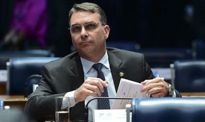 Flávio Bolsonaro rebate Rui Costa: Prefere ver o Brasil ser taxado em 200%