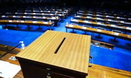 Começa sessão que vai definir novo presidente do Senado