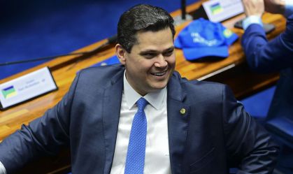 Festa de Alcolumbre tem despedida de Pacheco e agradecimento a Renan