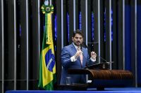 Moraes manda liberar salário e retira tornozeleira de Marcos do Val