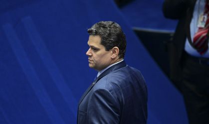 "Tem que ir, né?", diz Alcolumbre sobre conciliação do IOF