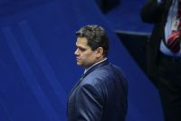 ”Tem que ir, né?" diz Alcolumbre sobre conciliação do IOF