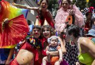 Blocos de pré-carnaval levam 300 mil foliões às ruas do Rio