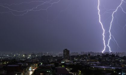 São Paulo em alerta: capital pode ter "toda chuva de abril em 48 horas"
