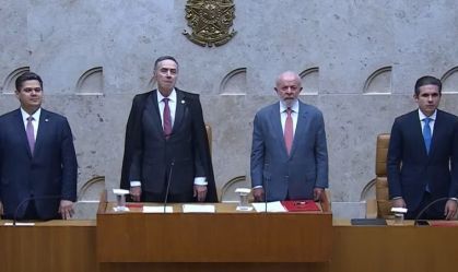 O senador Davi Alcolumbre, o ministro Luís Roberto Barroso, o presidente Lula e o deputado Hugo Motta