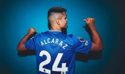 Alcaraz com a camisa do Everton