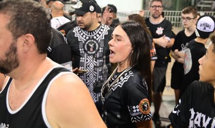 Alessandra Negrini curte ensaio da Gaviões da Fiel; veja fotos