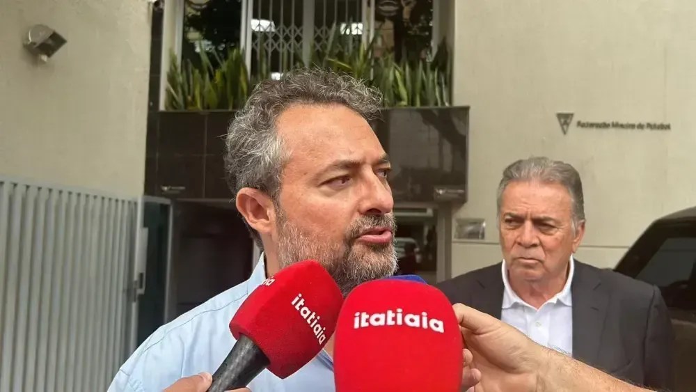 Alexandre Mattos, do Cruzeiro, deu entrevistga após reunião na FMF