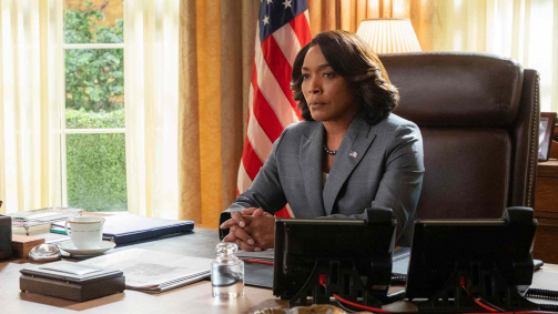 Angela Bassett em Dia Zero