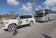 Ônibus com palestinos doentes chegam na passagem de Rafah