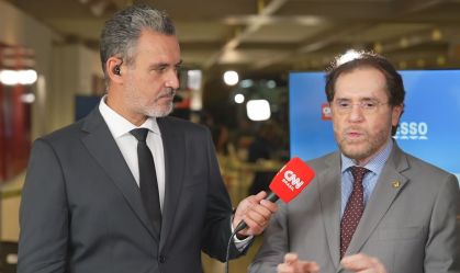 Um partido do tamanho do PSDB não pode pensar em fusão, diz Plínio Valério