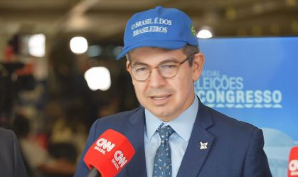Votação do orçamento deve sair depois do carnaval, diz Randolfe à CNN
