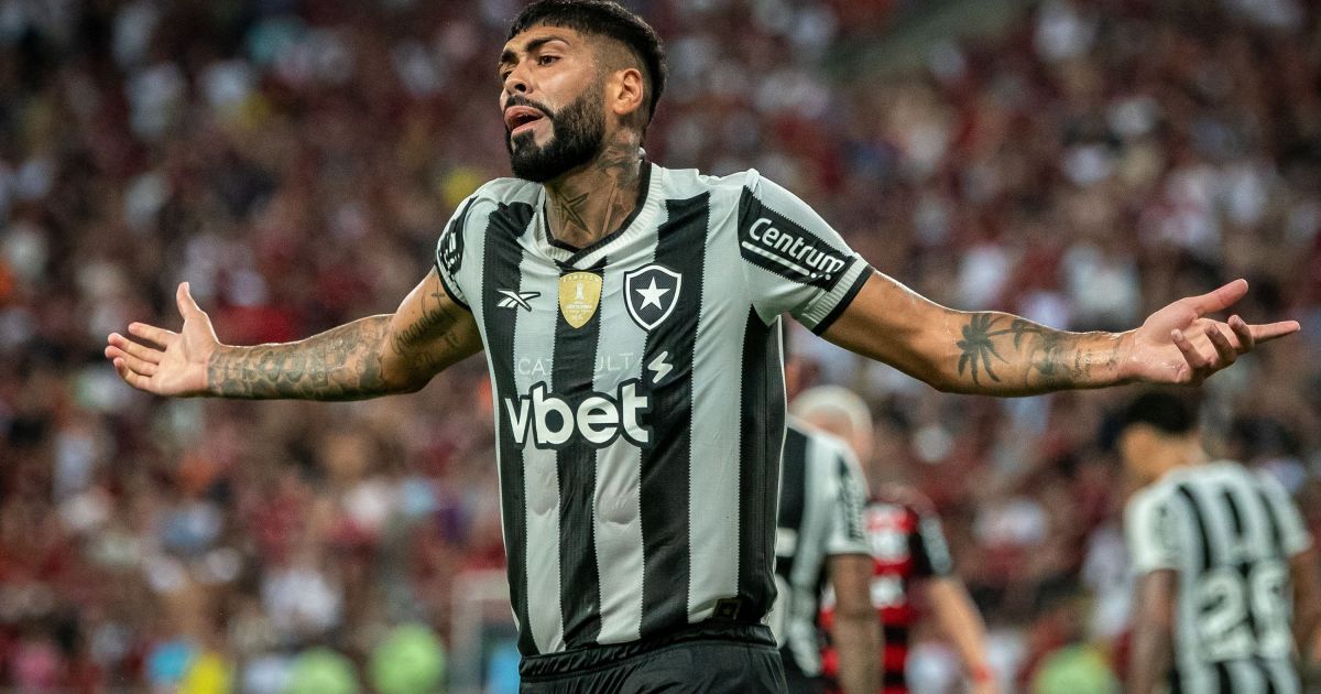 Técnico do Botafogo fala sobre ausência de Barboza, alvo do Palmeiras