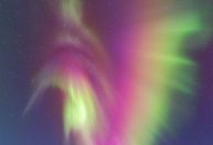Aurora boreal assume formato de beija-flor em foto da Nasa; veja