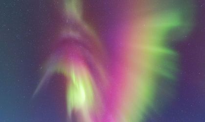 Aurora boreal assume formato de beija-flor em foto da Nasa; veja