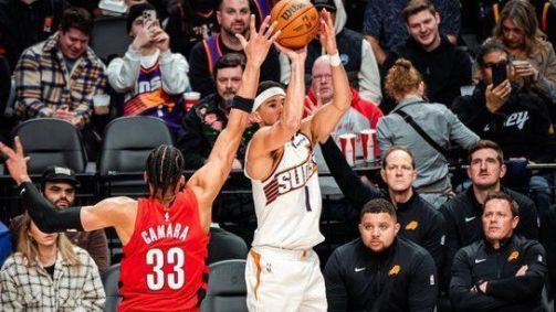 Booker se tornou o maior cestinha dos Suns