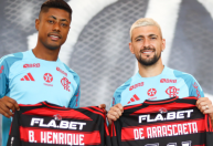 Arrascaeta e Bruno Henrique são homenageados no Flamengo