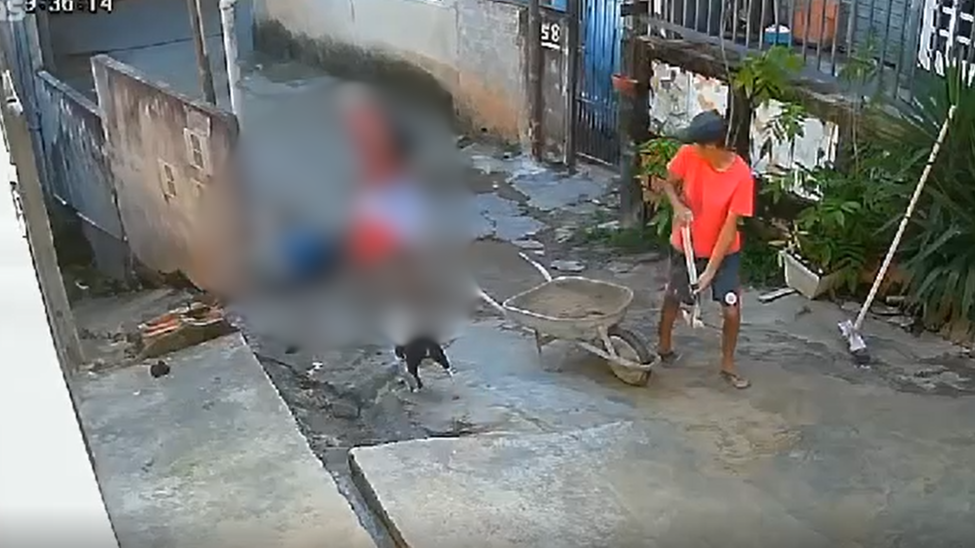 Câmera de segurança registrou o momento em que PM foi assassinado