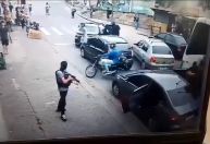 Vídeo: Criminosos fortemente armados sequestram homem à luz do dia no Rio