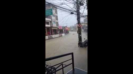Rua alagada no Recife