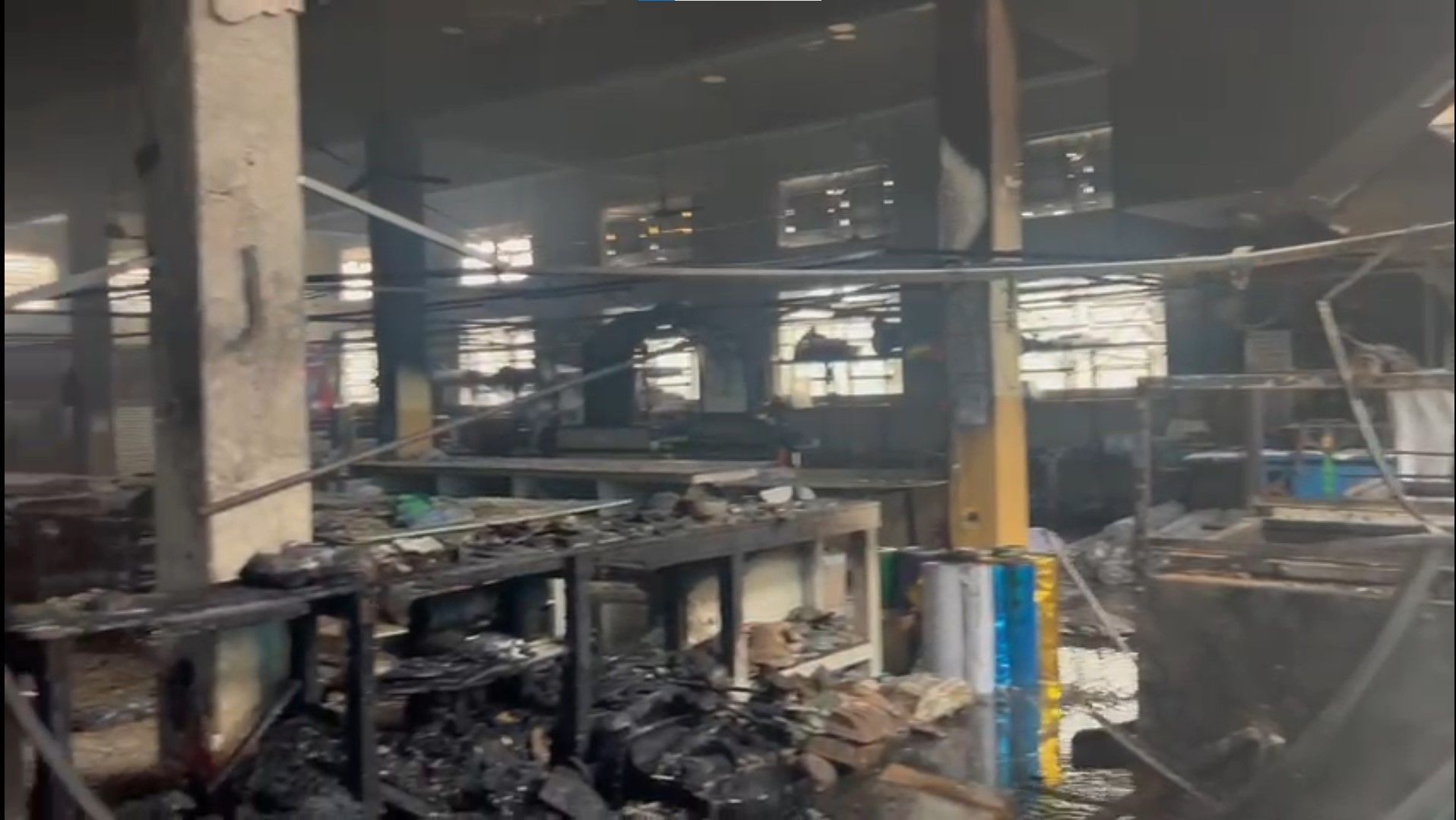 Imagem mostra como ficou a fábrica de fantasias que pegou fogo na zona norte do Rio de Janeiro