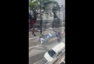Vídeos: Guardas-civis são atacados com pedradas durante abordagem no Recife