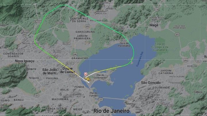 Avião da Latam retornou para o Galeão após choque com ave • Reprodução/Flightradar24