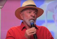 Lula diz que PT precisa "gastar sola de sapato na periferia"