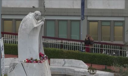 Fachada do hospital Gemelli em Roma, onde o Papa Francisco está internado.