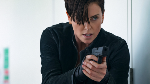 Charlize Theron em "The Old Guard"