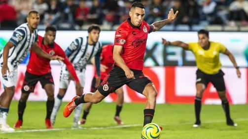Christian Rivera em campo pelo Tijuana-MEX