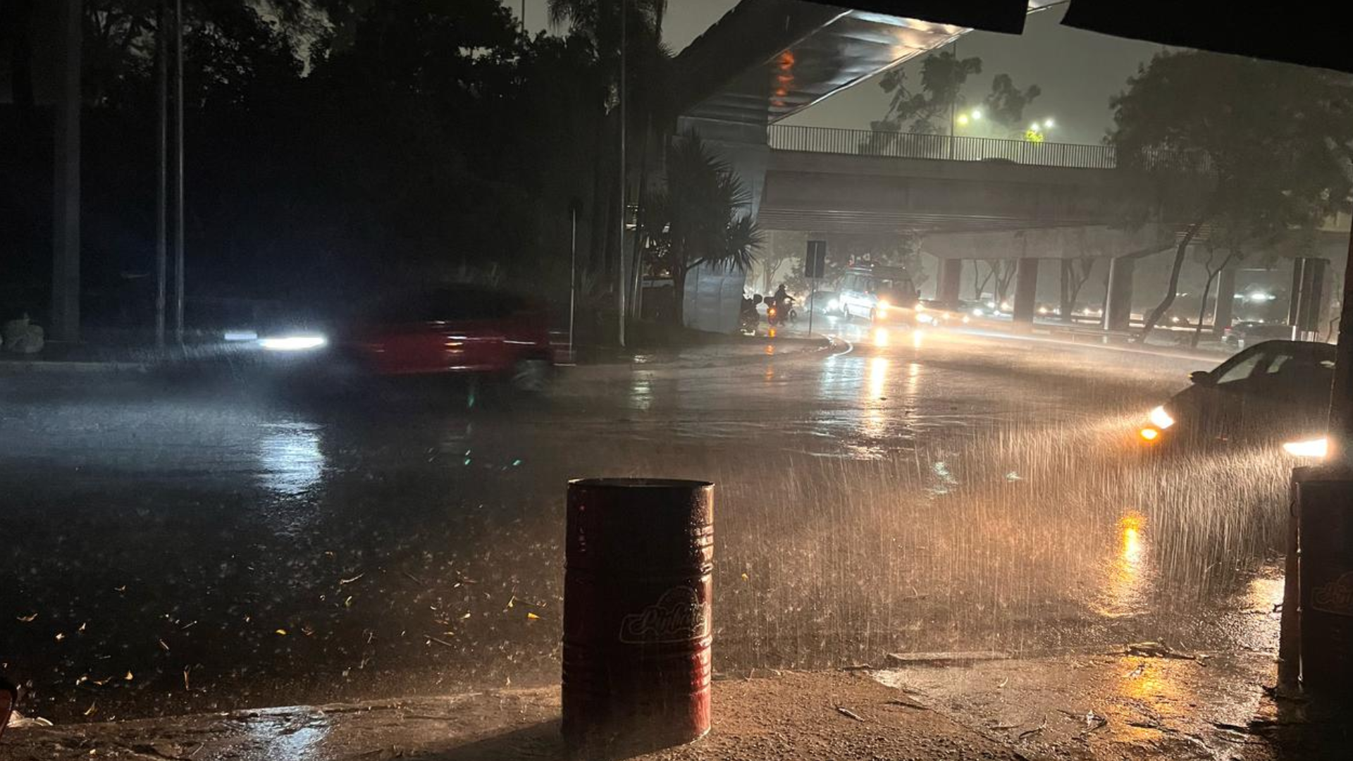 Cidade de São Paulo tem fortes chuvas na noite desta terça (18)
