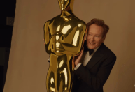 Oscar 2025: Conan O'Brien tem "briga de casal" com estatueta em promo; veja