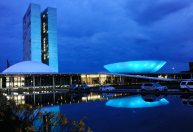 Congresso ganha iluminação azul em menção à Síndrome de Angelman