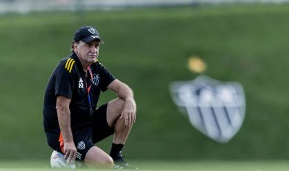 Cuca elogia técnicos estrangeiros, mas cobra brasileiros no exterior