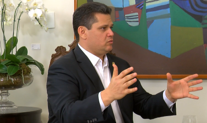Alcolumbre discute vetos com líderes da base antes de sessão do Congresso