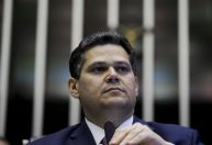 Alcolumbre lê pedido e cria CPMI para investigar fraudes no INSS
