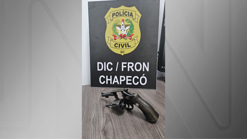 Suspeito atirou pelo menos quatro vezes contra a vítima antes de fugir • Reprodução/Polícia Civil de SC