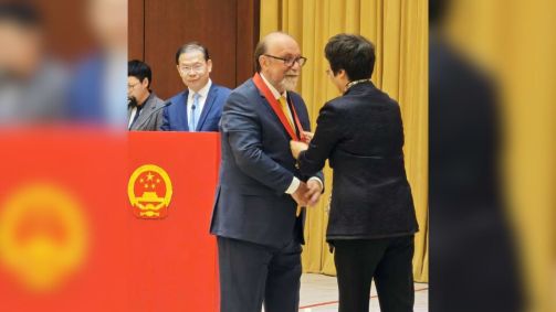 Neurocientista Miguel Nicolelis recebe Prêmio da Amizade do governo da China