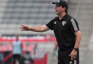 Líder de organizada cobra diretoria e rechaça Fernando Diniz no São Paulo