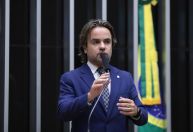 Autor quer avançar, nesta semana, com PEC que muda idade mínima em eleições