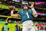Jalen Hurts, dos Eagles, brilha e é eleito MVP do Super Bowl LIX