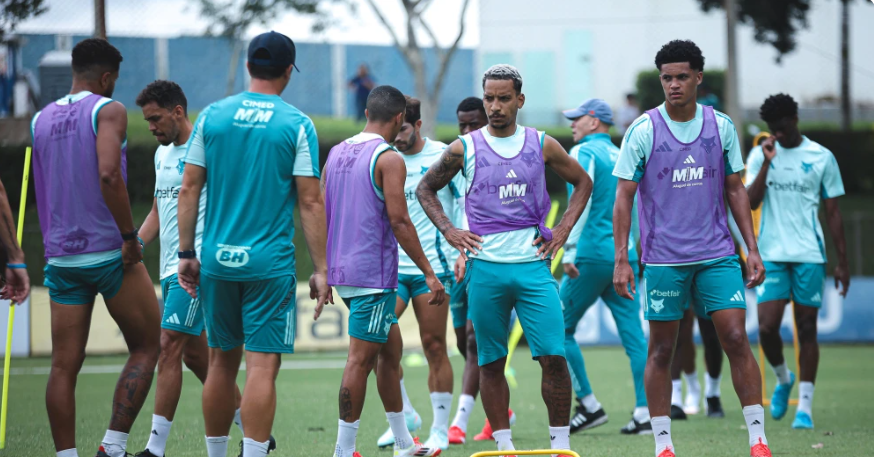 Elenco do Cruzeiro aguarda chegada de novo treinador