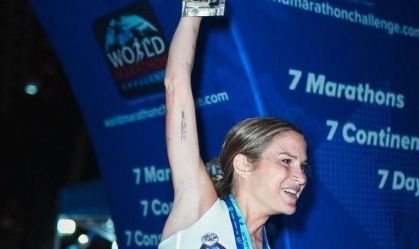 Mãe de 8 filhos vence disputa com 7 maratonas em 7 continentes em 7 dias