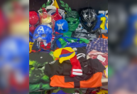 Fantasias pirateadas são apreendidas pela polícia no Rio