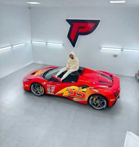 Ruyter personalizou o carro para ficar parecido com o Relâmpago McQueen • Ruyter/Instagram