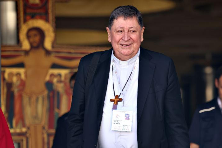 O cardeal brasileiro João Braz de Aviz deixa o Salão Paulo VI no final da XVI Assembleia Geral Ordinária do Sínodo dos Bispos em 12 de outubro de 2023 na Cidade do Vaticano, Vaticano. Aos 77 anos, ele é um dos cardeais brasileiros que podem votar em um conclave papal. • Franco Origlia/Getty Images