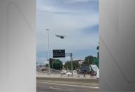 Helicóptero da PM é atingido por tiros e faz pouso forçado no RJ