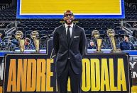 Warriors aposentam camisa 9 em homenagem a Iguodala, MVP das Finais de 2015